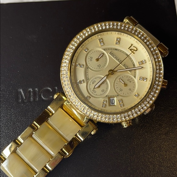 Michael Kors Watch - Picture 8 of 9